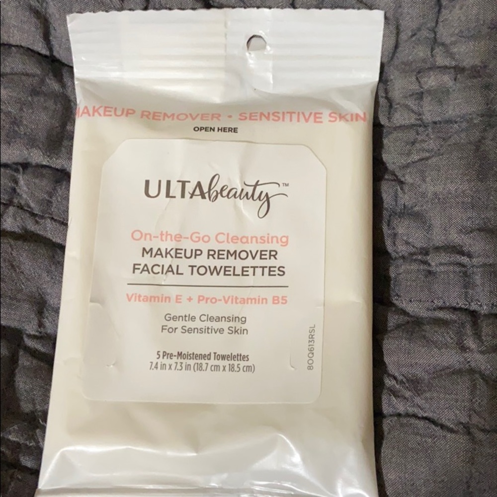 Makeup remover facial towelettes for on the go